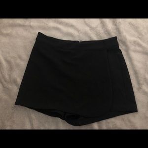 Mini black skort